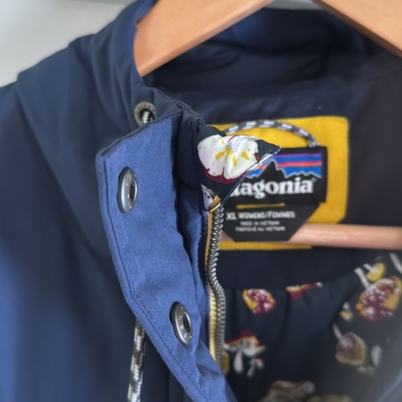 NWOT Patagonia Bivy Hooded Down Vest - Picture 11 of 11